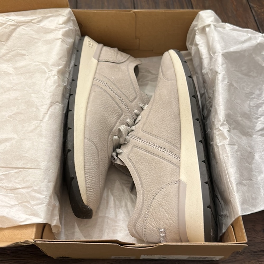 Ugg Tennis. Light gray. Size 6